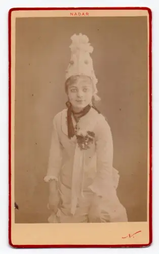 Portrait de l'actrice et soprano Juliette Simon-Girard par NADAR cira 1878