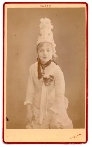 Portrait de l'actrice et soprano Juliette Simon-Girard par NADAR cira 1878