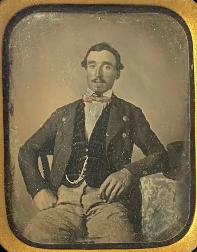 Vintage Photography Daguerréotype "Homme assis" avec rehaut  V. PLUMIER c. 1850
