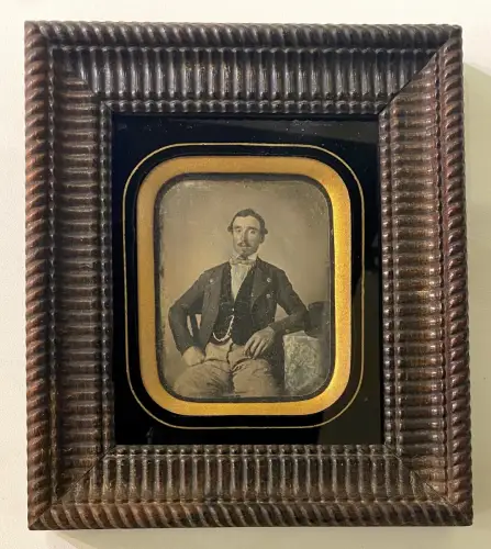 Vintage Photography Daguerréotype "Homme assis" avec rehaut  V. PLUMIER c. 1850