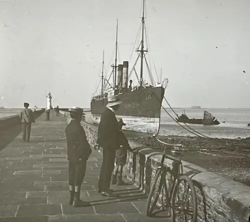 Plaque de verre vue stéréoscopique "Paquebot La France en démolition"c.1910