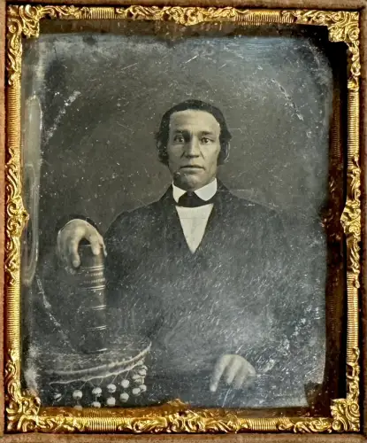 Daguerréotype Homme au livre dans son étui Union Case circa 1845