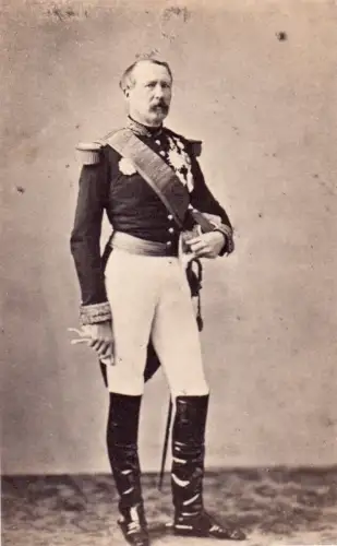 Général Mac Mahon en pied par MAYER & PIERSON c.1856