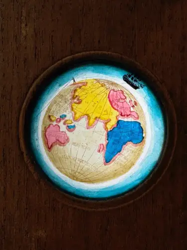 "La goélette autour de la Terre" plaque à tirette pour Lanterne Magique c.1850