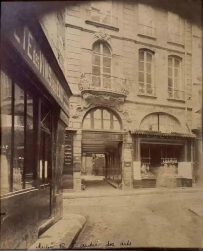 Eugène ATGET (1857-1927)Maison rue Saint-André-des-Arts, Paris c.1900