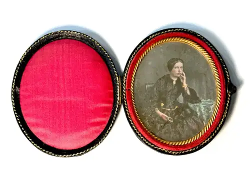 Daguerréotype "Portrait de femme" rehaussé dans son Union Case