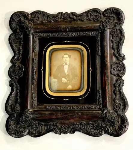 Daguerréotype rehaussé d'un jeune élégant par Ruef Circa 1850