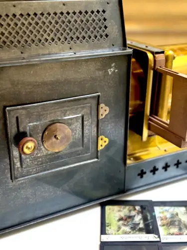 Lanterne magique avec 3 séries de plaques de verre humoristiques