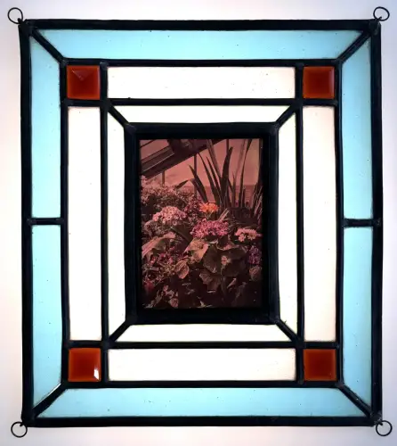 Autochrome "Fleurs dans la serre" cadre Vitrail circa 1910 photographie couleur