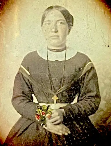 Daguerréotype Portrait femme au bouquet rehaussé dans un cadre Napoléon III