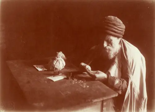 Vendeur de Monnaie, Tunis par LENHERT & LANDROCK Tirage argentique circa 1905