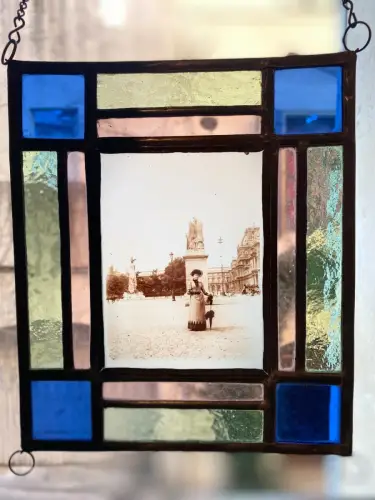 Photo vintage PARIS - Plaque de verre - Encadrement type vitrail - 1875