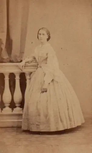 Emilie WEBB, photographe et militante CDV par Désiré Lagriffe circa 1860
