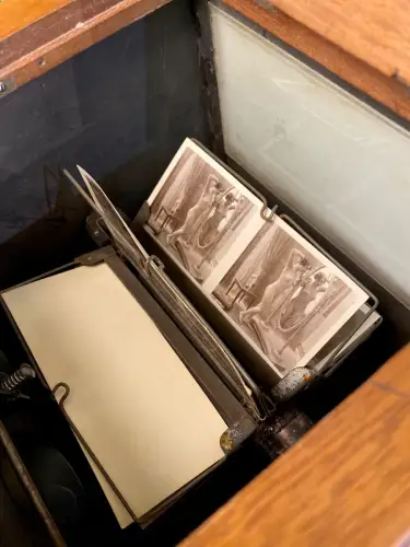 Stéréoscope de table parqueté avec 49 nus stéréo circa 1890