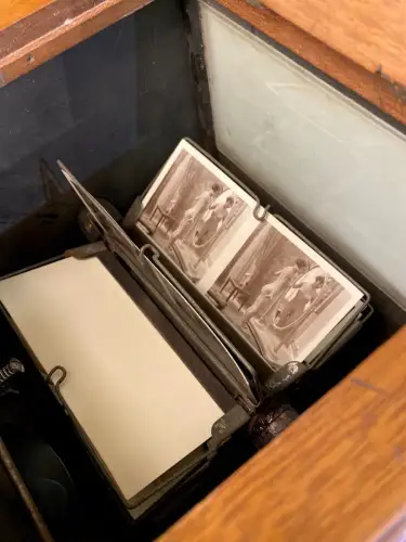 Stéréoscope de table parqueté avec 49 nus stéréo circa 1890