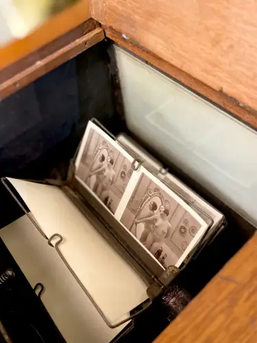 Stéréoscope de table parqueté avec 49 nus stéréo circa 1890