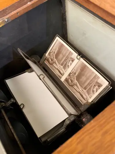 Stéréoscope de table parqueté avec 49 nus stéréo circa 1890