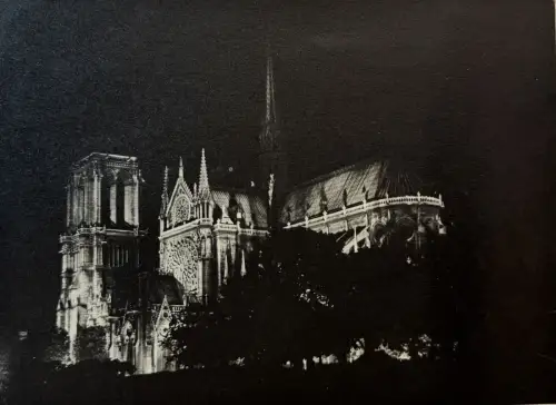 Notre-Dame de Paris mise en lumière par Jacopozzi  c.1930