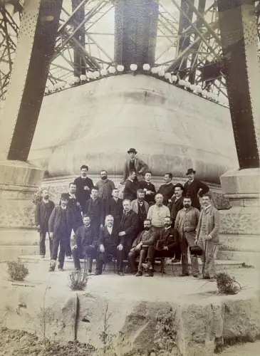 Alphonse TERPEREAU (1839-1897), Ingénieurs au pied de la Tour Eiffel 1889