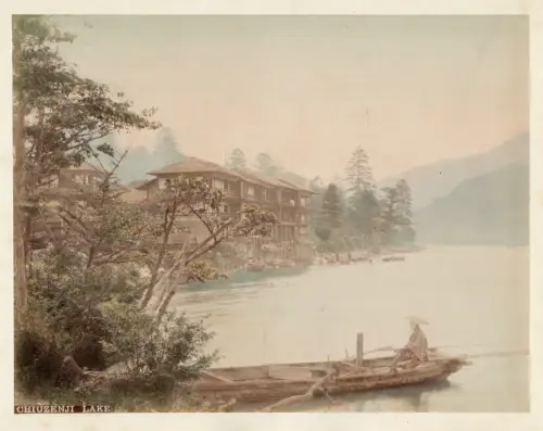 KUSAKABE KIMBEI Lac Chiuzenji, Nikko  c. 1880 Tirage albuminé aquarellé d'époque