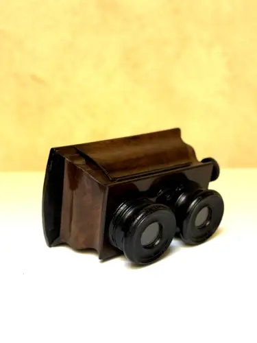 Visionneuse stéréoscopique en ronce de noyer pour format 8,5 x 17 cm circa 1870