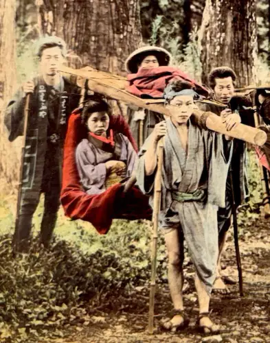 Kusakabe KIMBEI, Tirage albuminé acquarelé Les porteurs de palanquin circa 1880