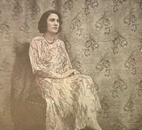 Autochrome - vue stéréoscopique sur plaque de verre, jeune femme - circa 1910