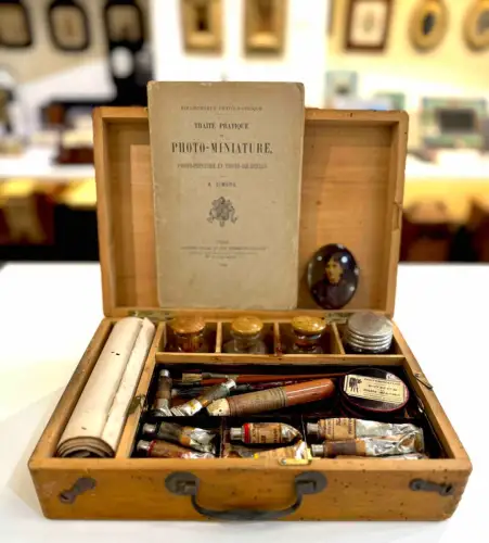 BOURGEOIS-AINE - Crystoleum Colouring Set  Circa 1900 