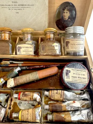 BOURGEOIS-AINE - Crystoleum Colouring Set  Circa 1900 