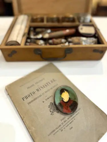 BOURGEOIS-AINE - Crystoleum Colouring Set  Circa 1900 