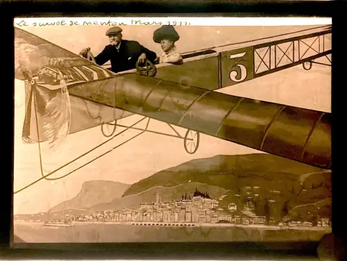 Photo montage sur plaque de verre "Le survol de Menton"  8 x 11 cm  1911