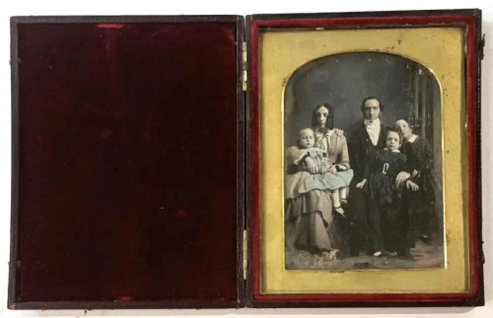 Daguerréotype d'une famille Union Case signé KILBURN circa 1850 vintage 6