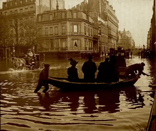 Plaque de verre stéréoscopique "Inondations de Paris, Avenue Montaigne" c.1910