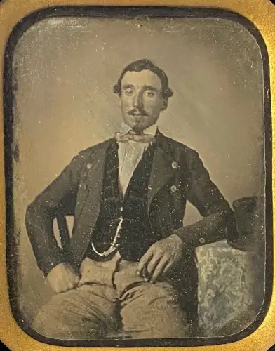 Vintage Photography Daguerréotype "Homme assis" avec rehaut  V. PLUMIER c. 1850