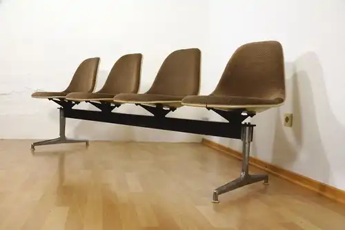 Tandem Sitzbank 4x Fiberglas Sidechair Charles Eames für Herman Miller 60er Jahre