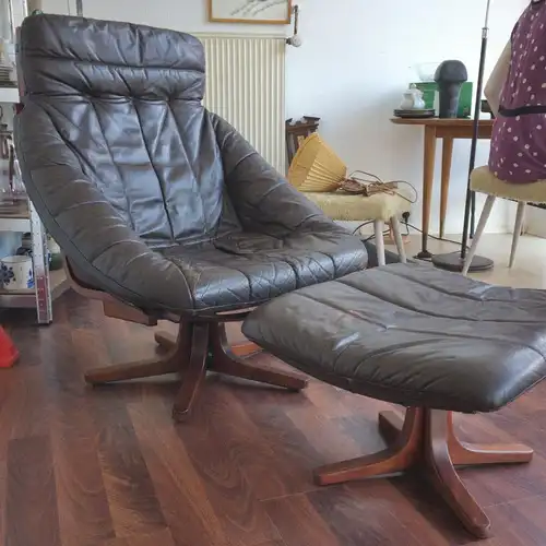 Loungechair mit ottomane hocker ledersessel teilrestauriert drehbar 60er 70er