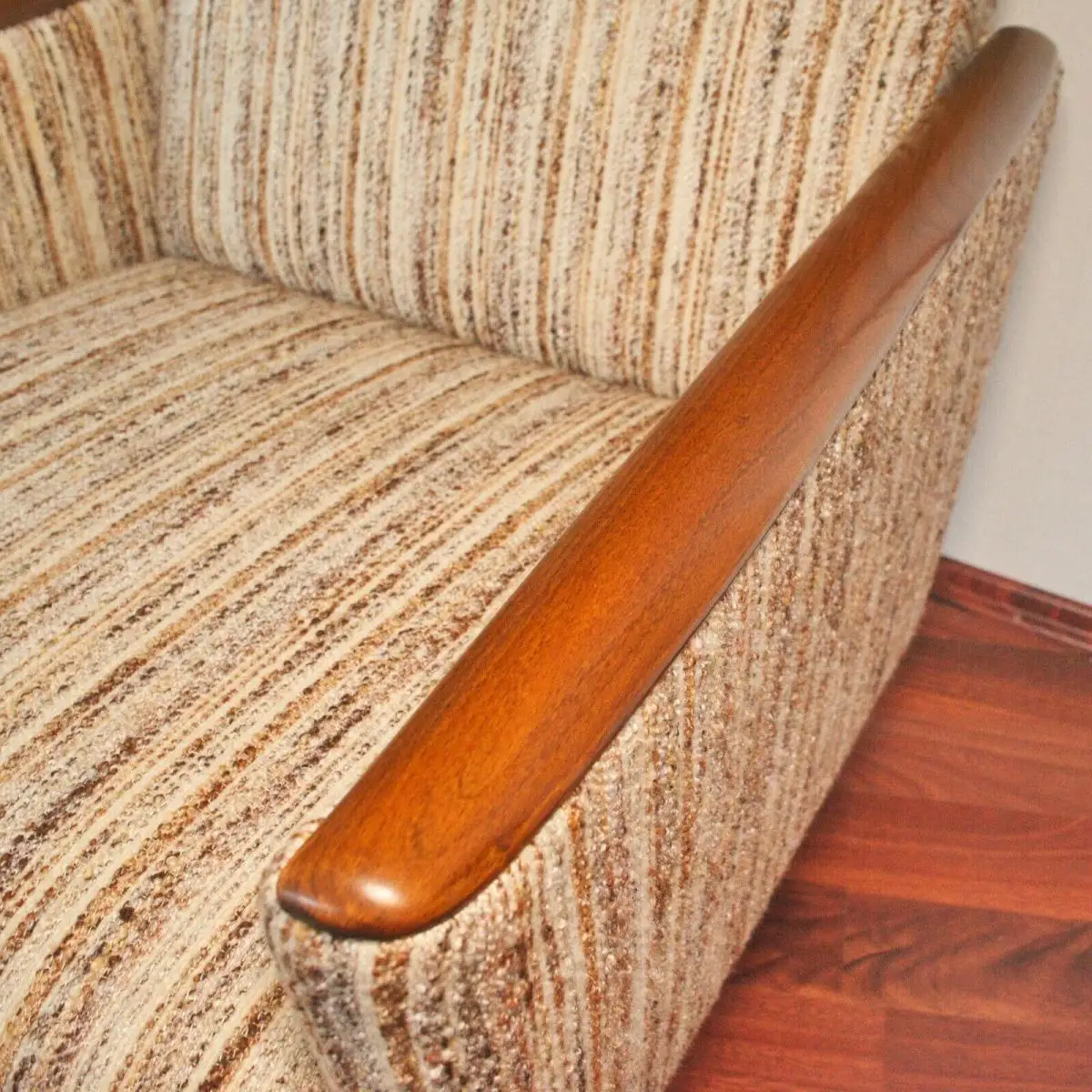 2 Mid-Century Clubsessel, Cocktailsessel, Sesselchen mit Armlehnen & Holz 50er 8