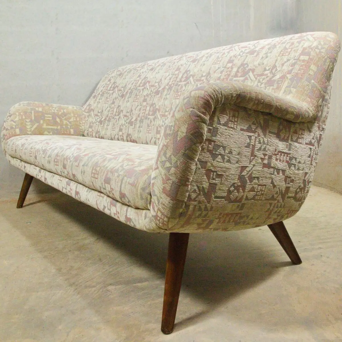 Mid Century Cocktailsofa Clubsofa Sofa, neu bezogen, Vintage Stylisch 50er Jahre 0