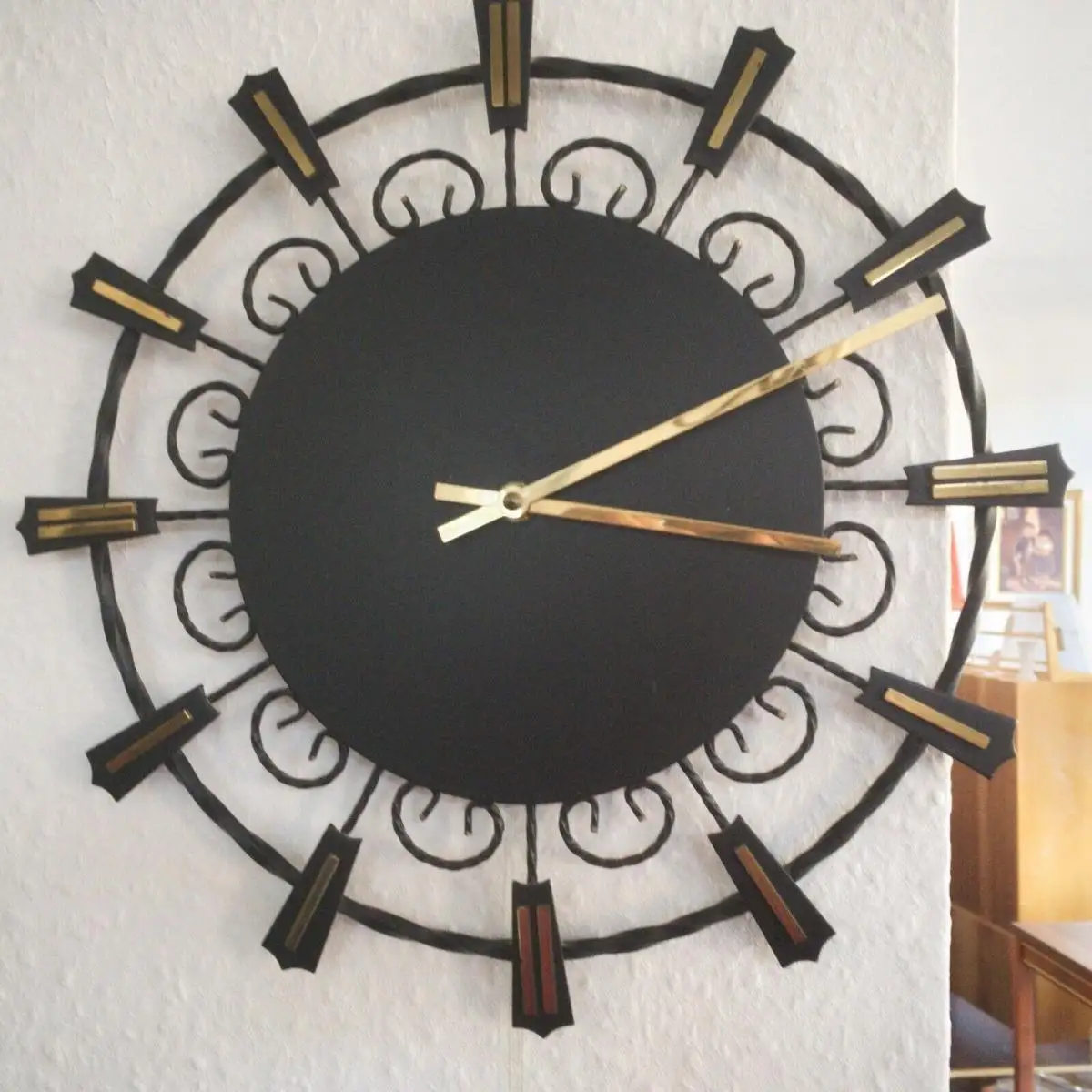 Vintage JUNGHANS Wanduhr in Schwarz und Gold, Mid Century Uhr | 60er Jahre 0