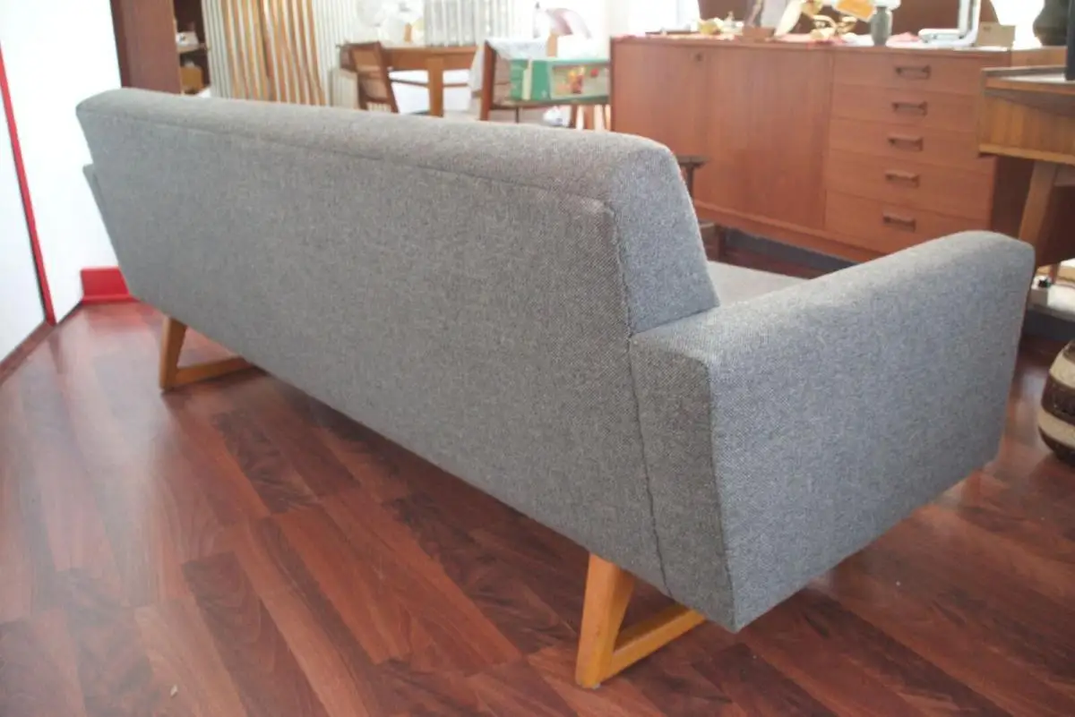 Teaksofa 3-Sitzer Sofa mit Teak Gestell und grauem Stoff aus Schweden 60er Jahre 3