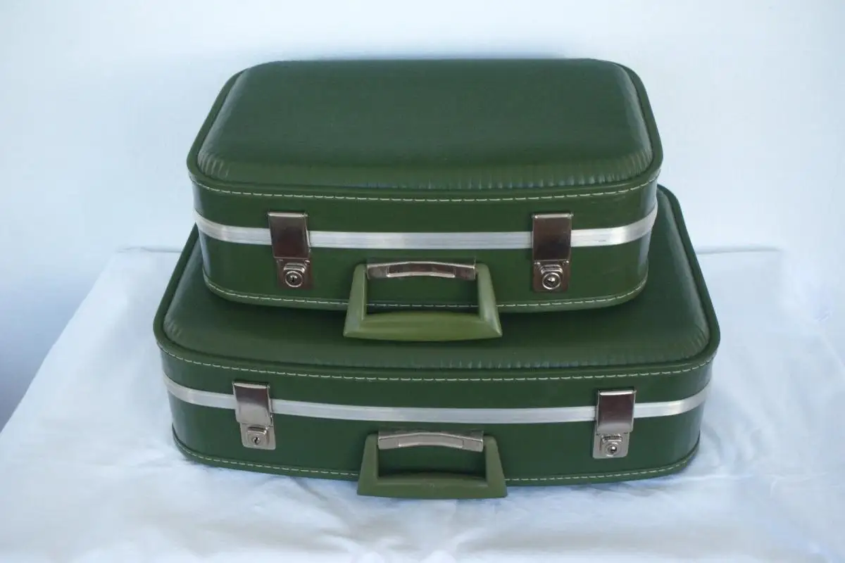 Vintage Koffer Set 2 Reisekoffer grün mit Schlüssel Alu für Oldtimer 60er Jahre 1
