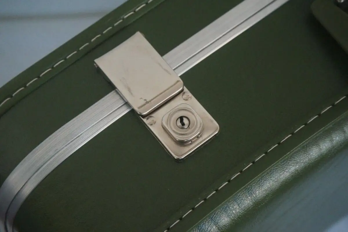 Vintage Koffer Set 2 Reisekoffer grün mit Schlüssel Alu für Oldtimer 60er Jahre 5