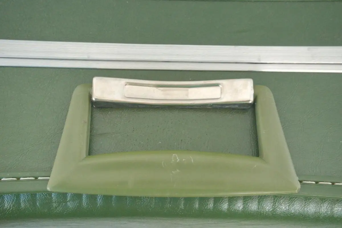 Vintage Koffer Set 2 Reisekoffer grün mit Schlüssel Alu für Oldtimer 60er Jahre 6