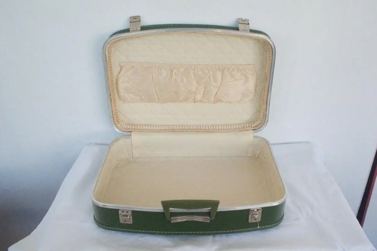 Vintage Koffer Set 2 Reisekoffer grün mit Schlüssel Alu für Oldtimer 60er Jahre 8