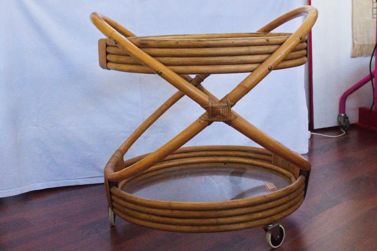 Rattan Teewagen Servierwagen mit Kristallglas und Rollen Midcentury Modern 50er 1