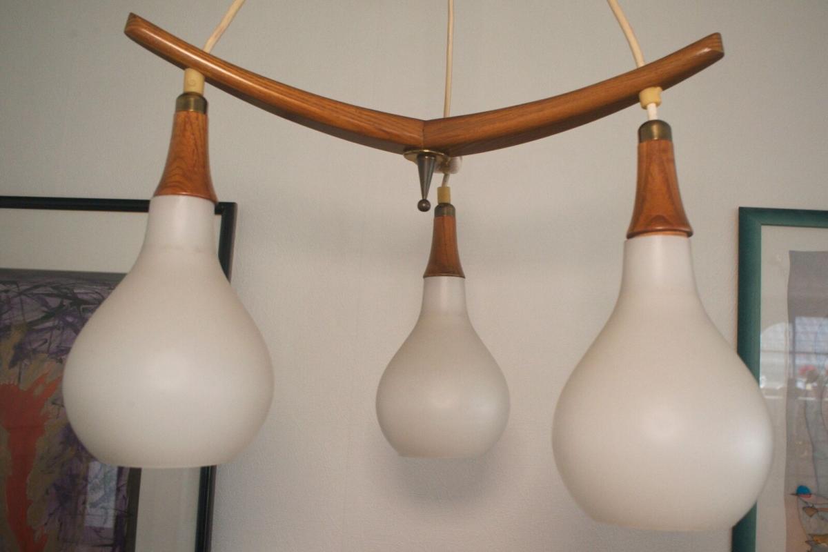 Midcentury Modern Teak Hängelampe mit 3 weißen Gläsern Triangel Lampe 60er Jahre 2