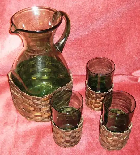 Glas: alter grüner Abriss-Krug - Saft-/ Wein-Set mit drei Gläsern,  mit abnehmbaren Manschetten, geschätzte Zeit:  um 1900 