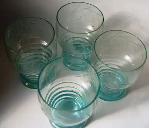 Kristall: 4  Most-, Wein-Gläser, zartblaues Glas, handgeschliffen, gut erhalten