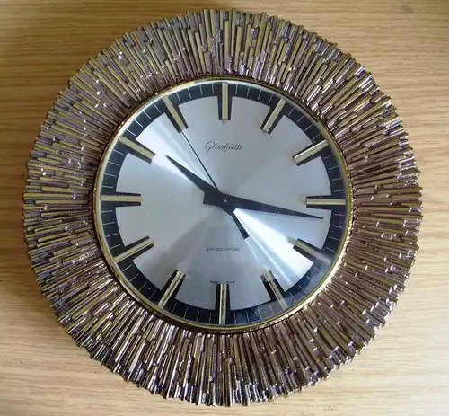 Uhr - Wanduhr piezachron, Glashütte 1967 bis 1977, funktionstüchtig