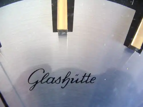 Uhr - Wanduhr piezachron, Glashütte 1967 bis 1977, funktionstüchtig